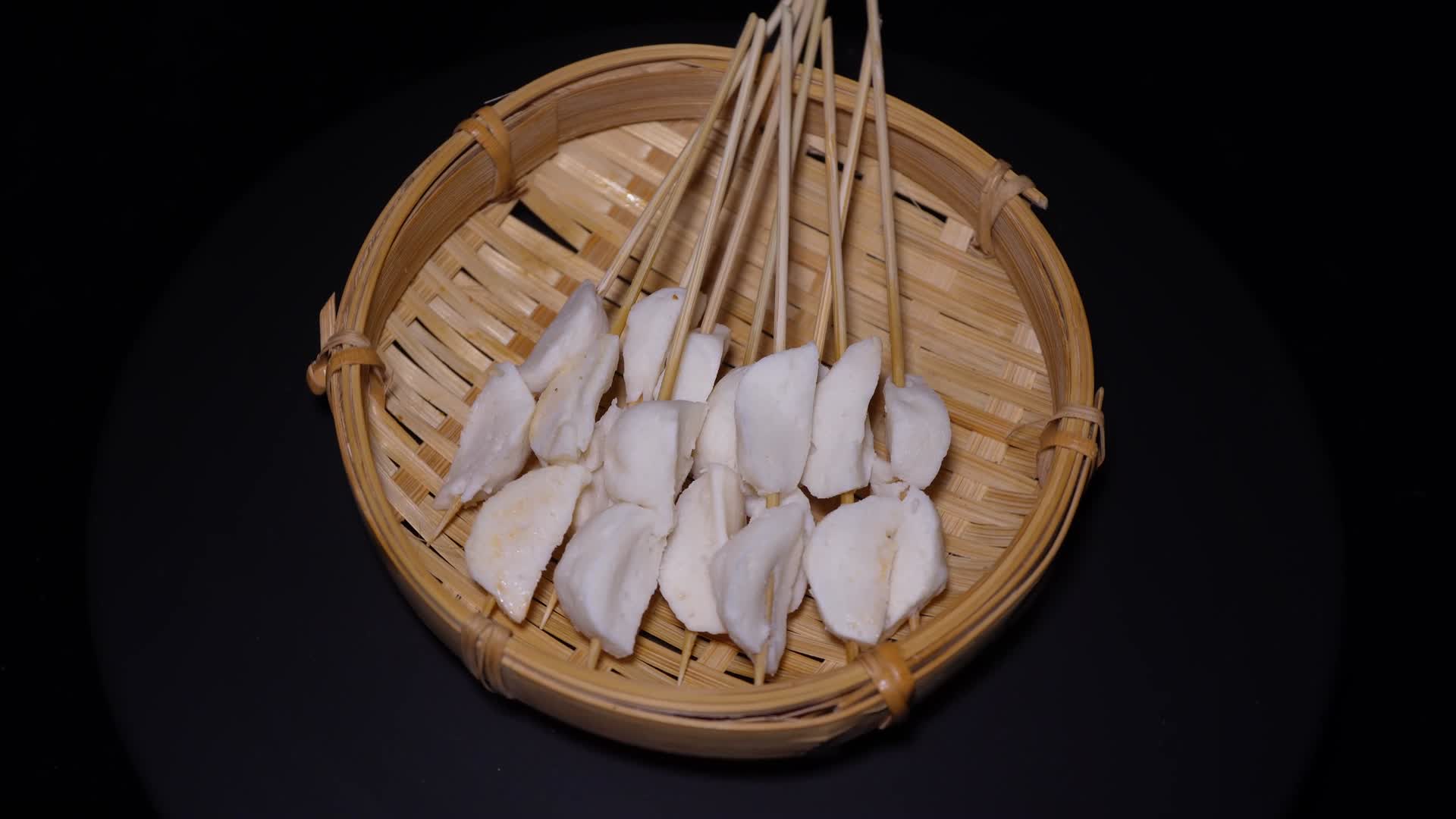 鱼丸串小串肉串钵钵鸡炸串烤串美食视频的预览图