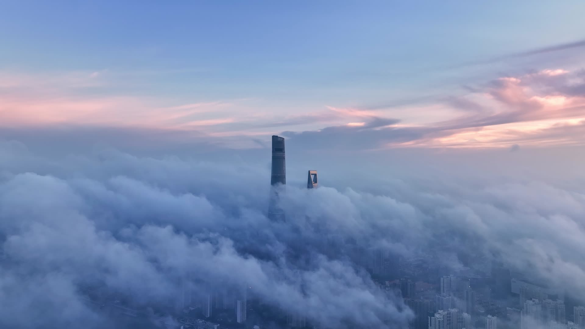 上海航拍陆家嘴航拍中国上海陆家嘴平流雾视频的预览图