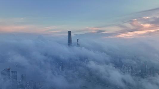上海航拍航拍中国上海平流雾陆家嘴外滩视频的预览图
