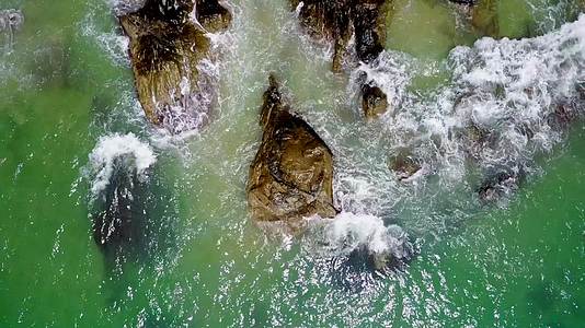 海南海边海浪礁石航拍视频的预览图