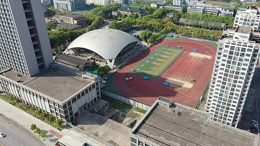 武汉体育学院校园体育场操场航拍视频的预览图
