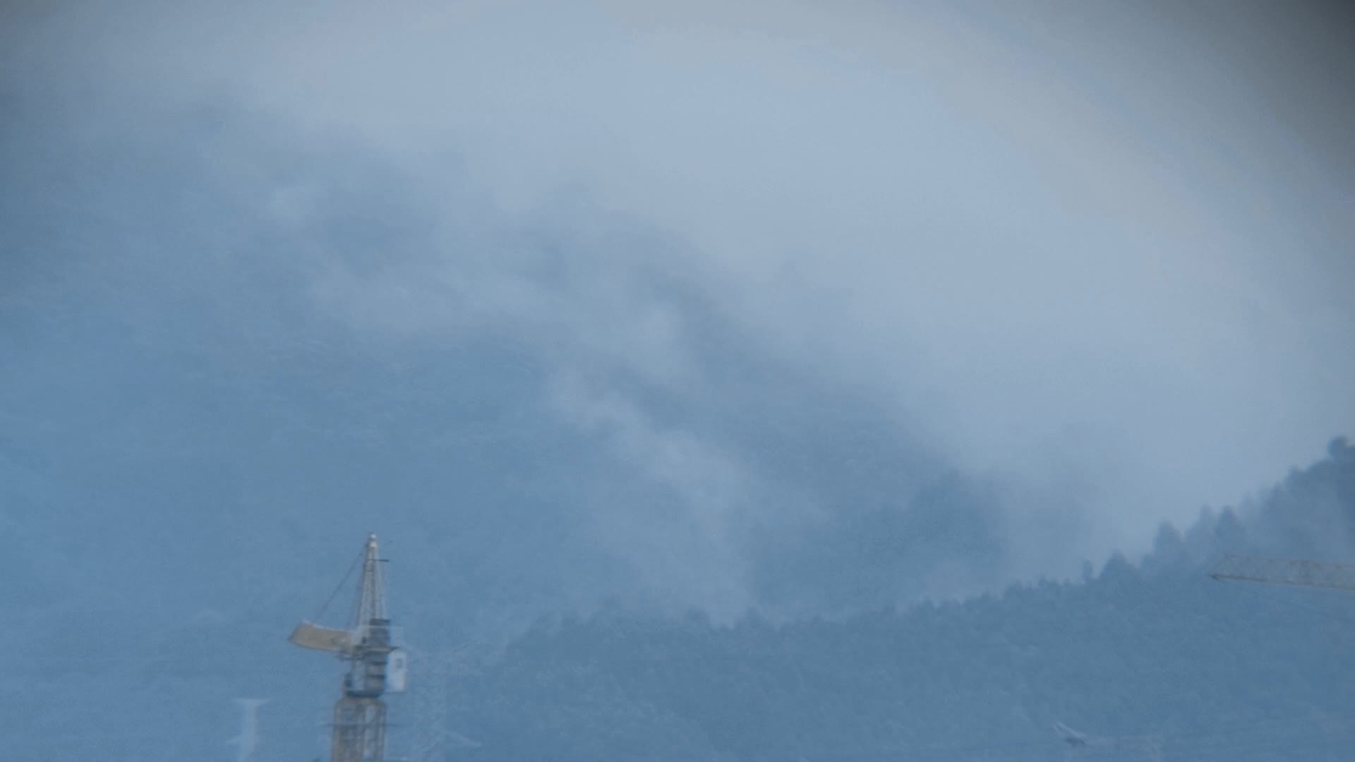 山上云雾缭绕视频的预览图