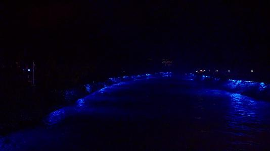 都江堰寺庙拜佛红墙南桥许愿红墙汉服夜景视频的预览图