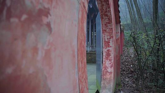都江堰寺庙拜佛红墙南桥许愿红墙汉服夜景视频的预览图