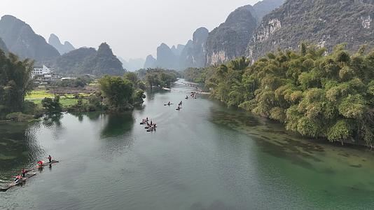桂林山水游客船航拍视频的预览图