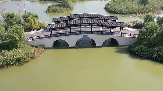 扬州北湖湿地公园游燕桥航拍视频的预览图