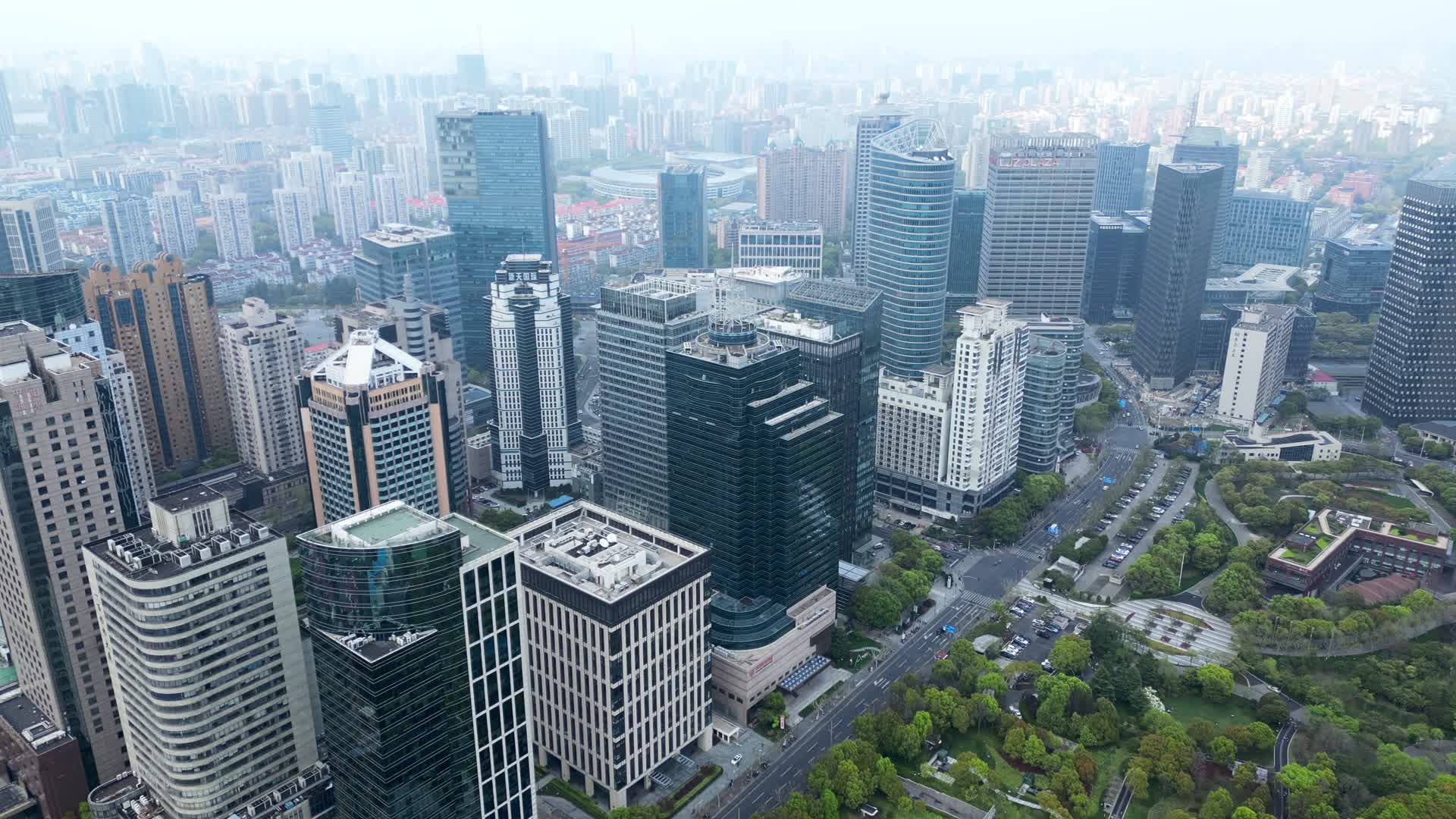 4K60帧上海浦东世纪大道城市航拍视频的预览图