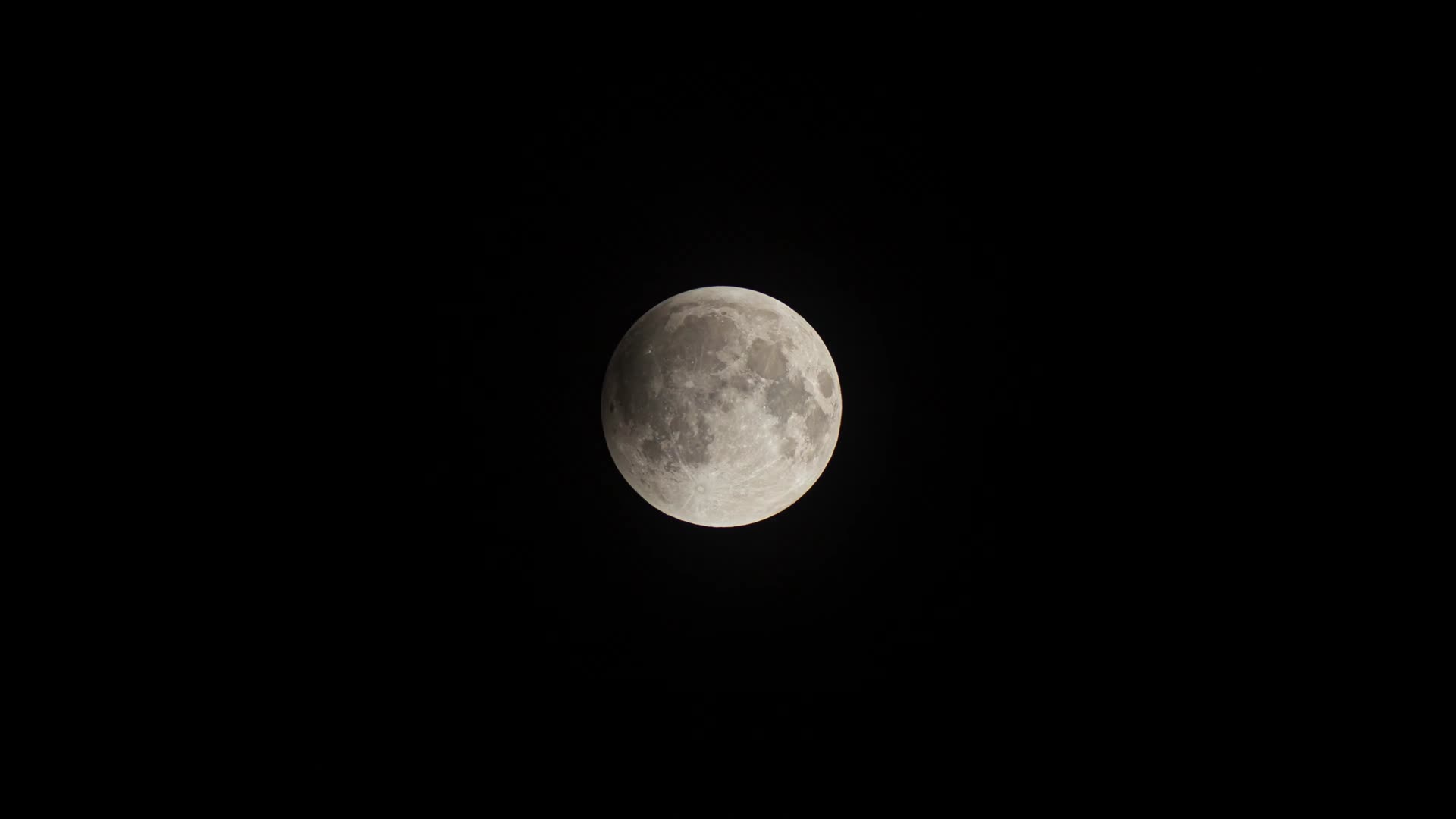 月食特写夜空满月明亮视频的预览图