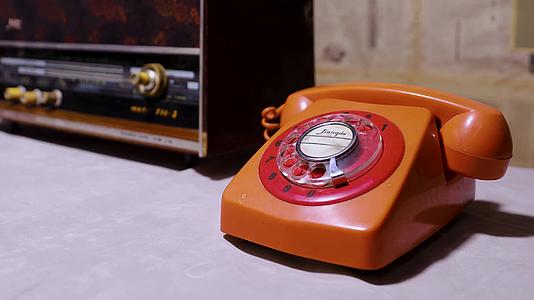 4K复古老式电话报话机视频的预览图