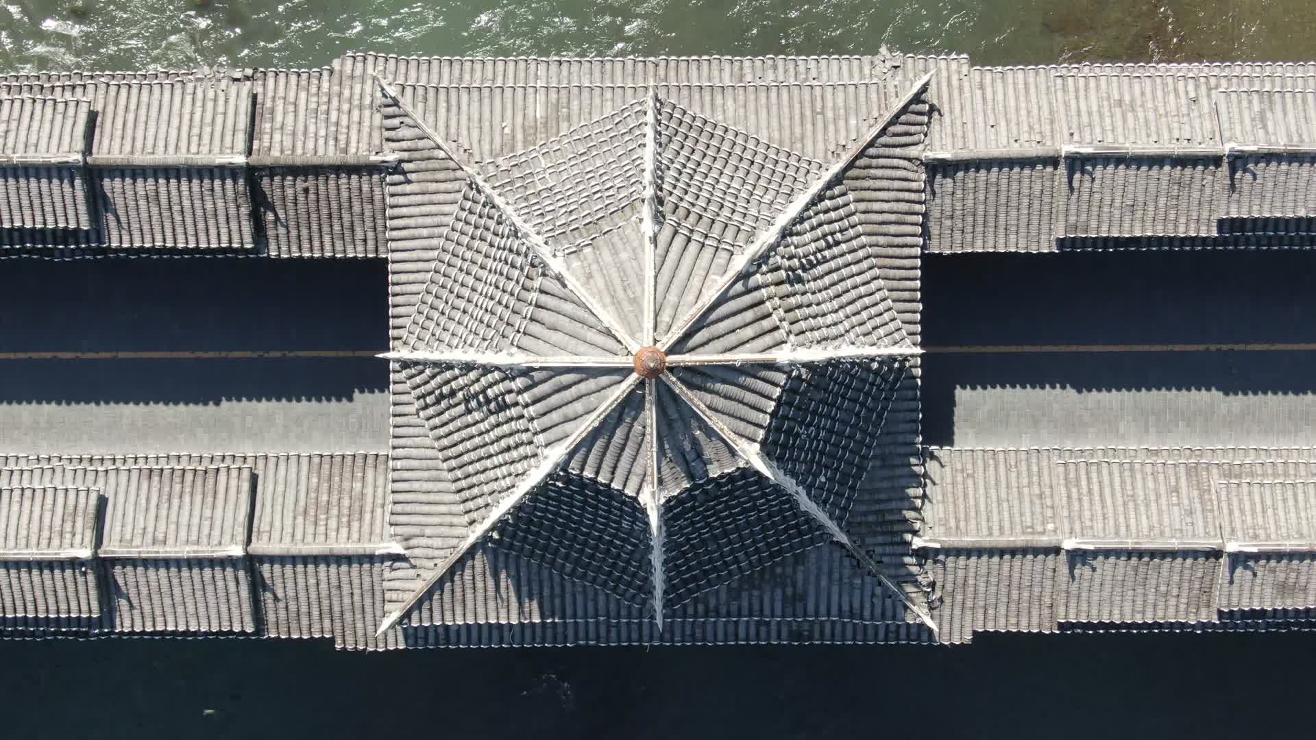 侗族特色建筑风雨桥鼓楼航拍视频的预览图