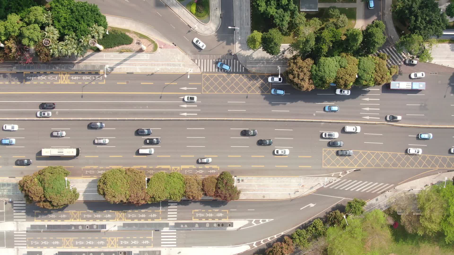 城市交通车辆行驶深圳视频的预览图