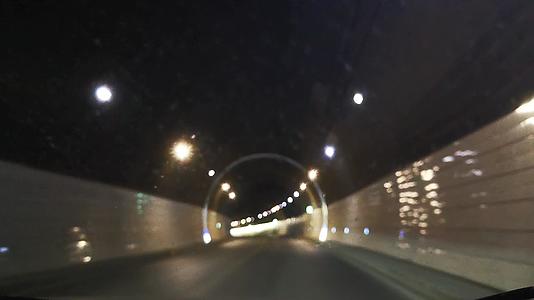 车辆第一视角车辆过隧道视频的预览图