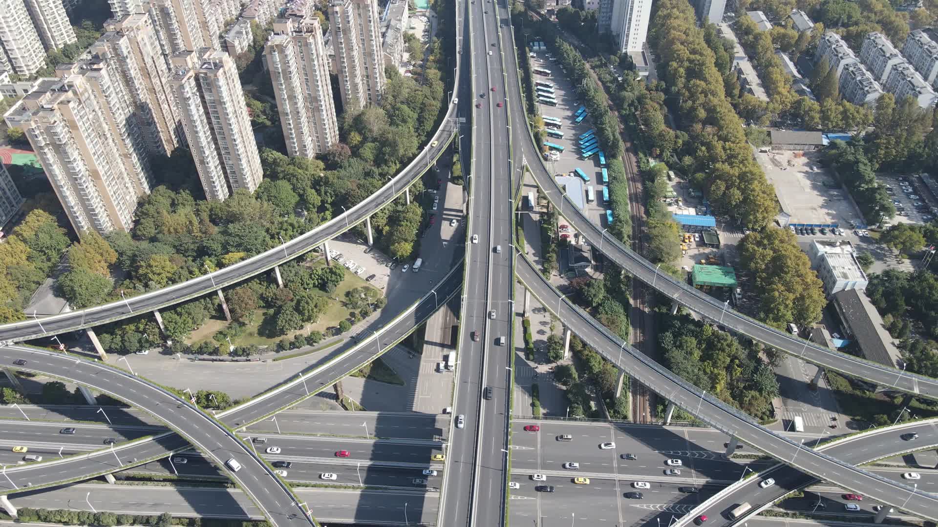航拍城市立交桥南京双桥门高架桥视频的预览图