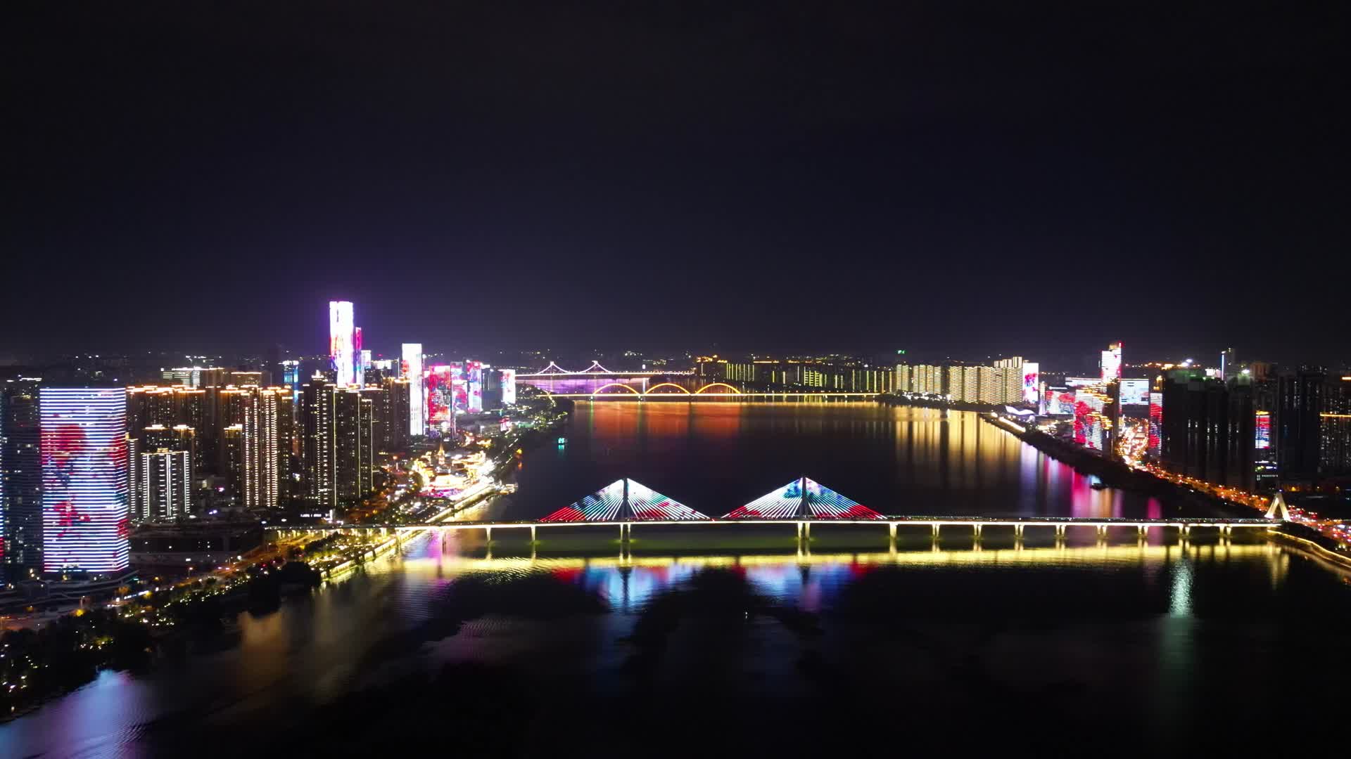航拍湖南长沙银盆岭大桥夜景视频的预览图