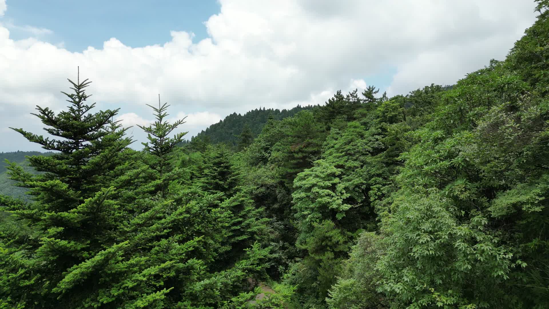 自然风光蓝天白云山川航拍视频的预览图