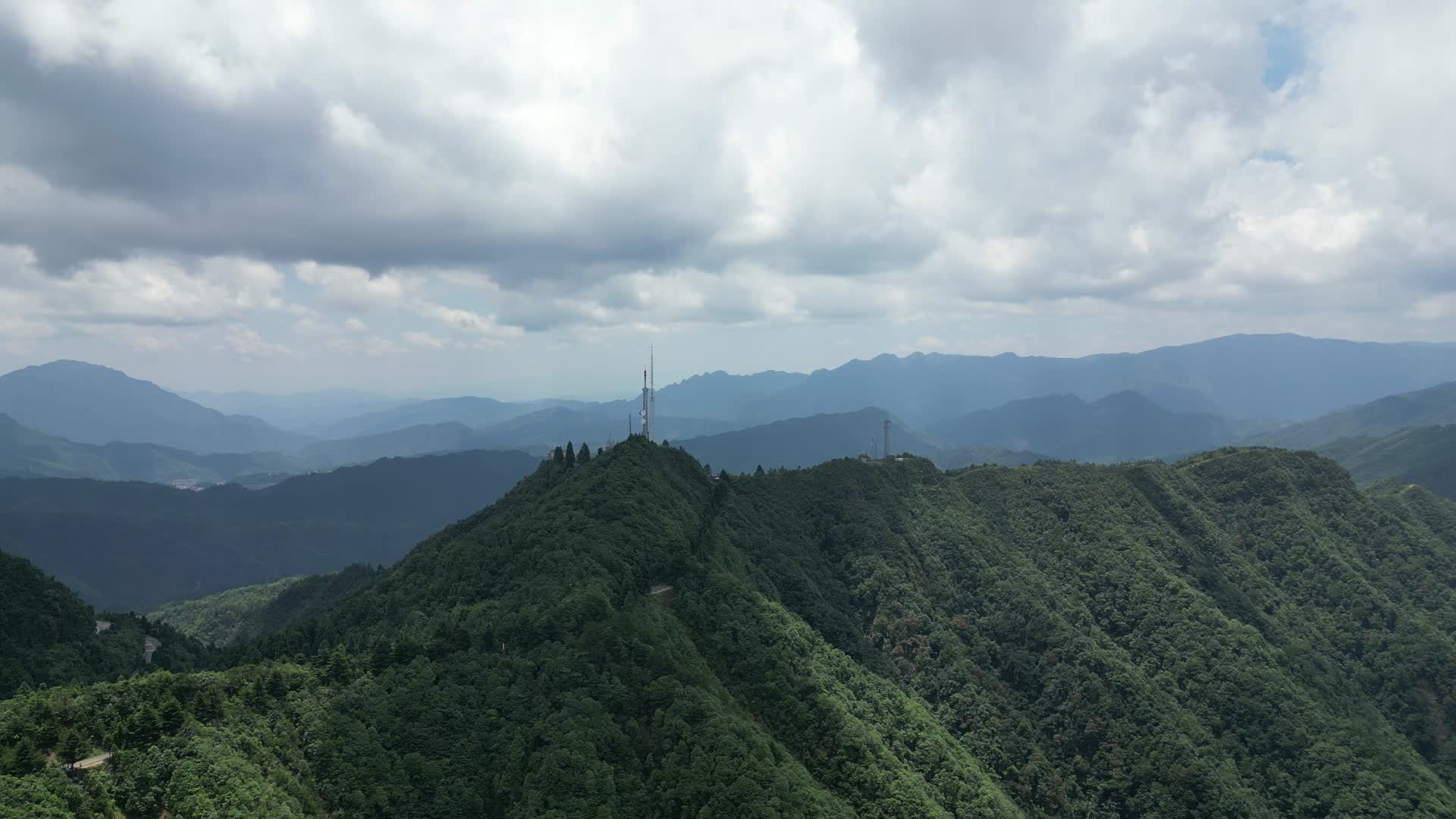 航拍江西井冈山5A景区视频的预览图