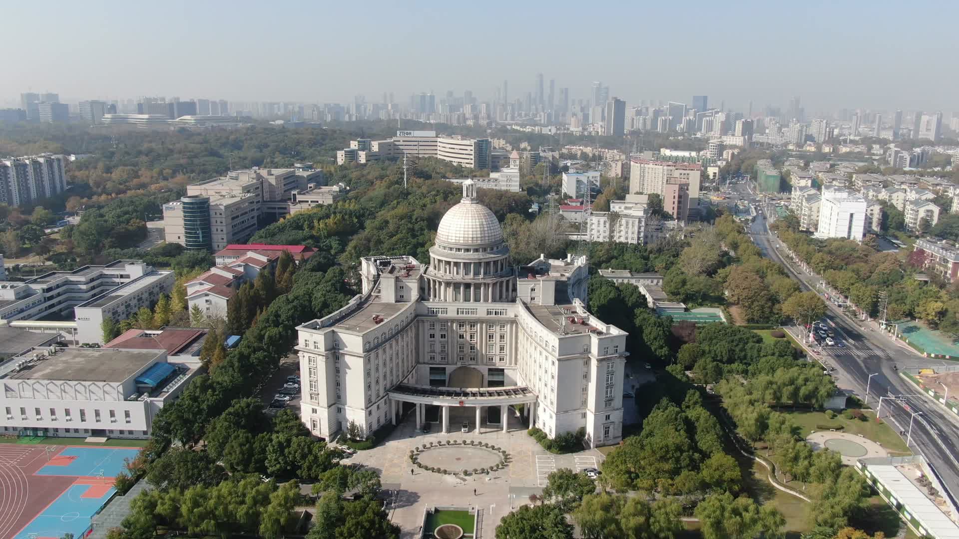 航拍江苏南京雨花区政府大楼视频的预览图