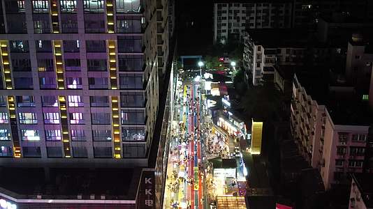 航拍湖南株洲大汉悦中心步行街美食街夜景视频的预览图