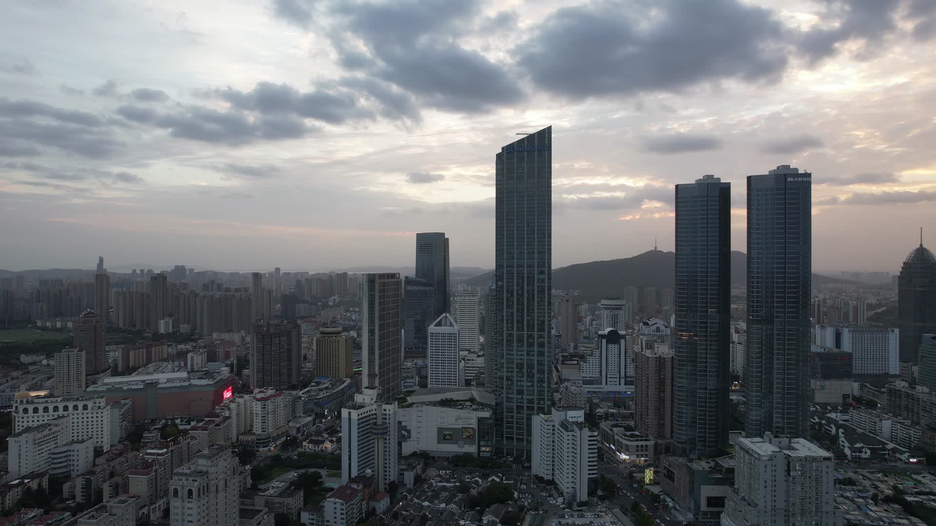 航拍江苏无锡三阳广场商务大楼视频的预览图