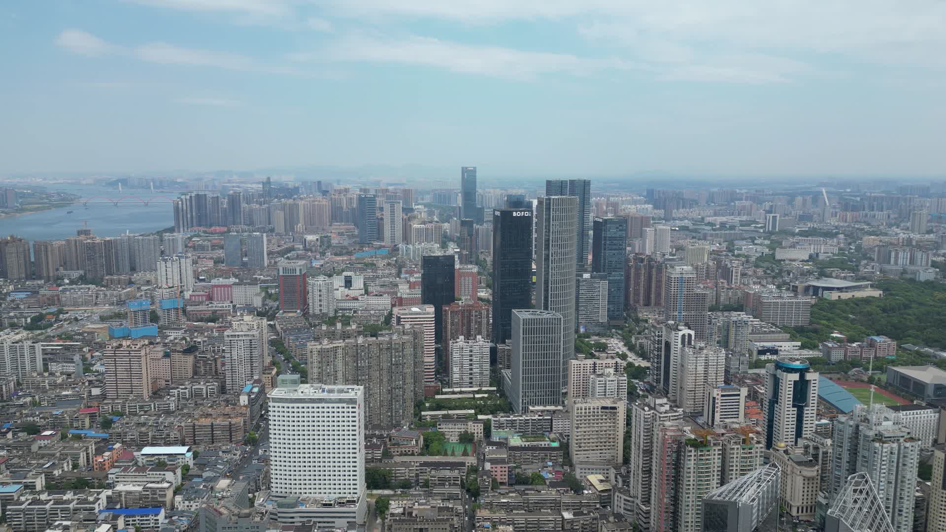 航拍湖南长沙开福区城市大景视频的预览图