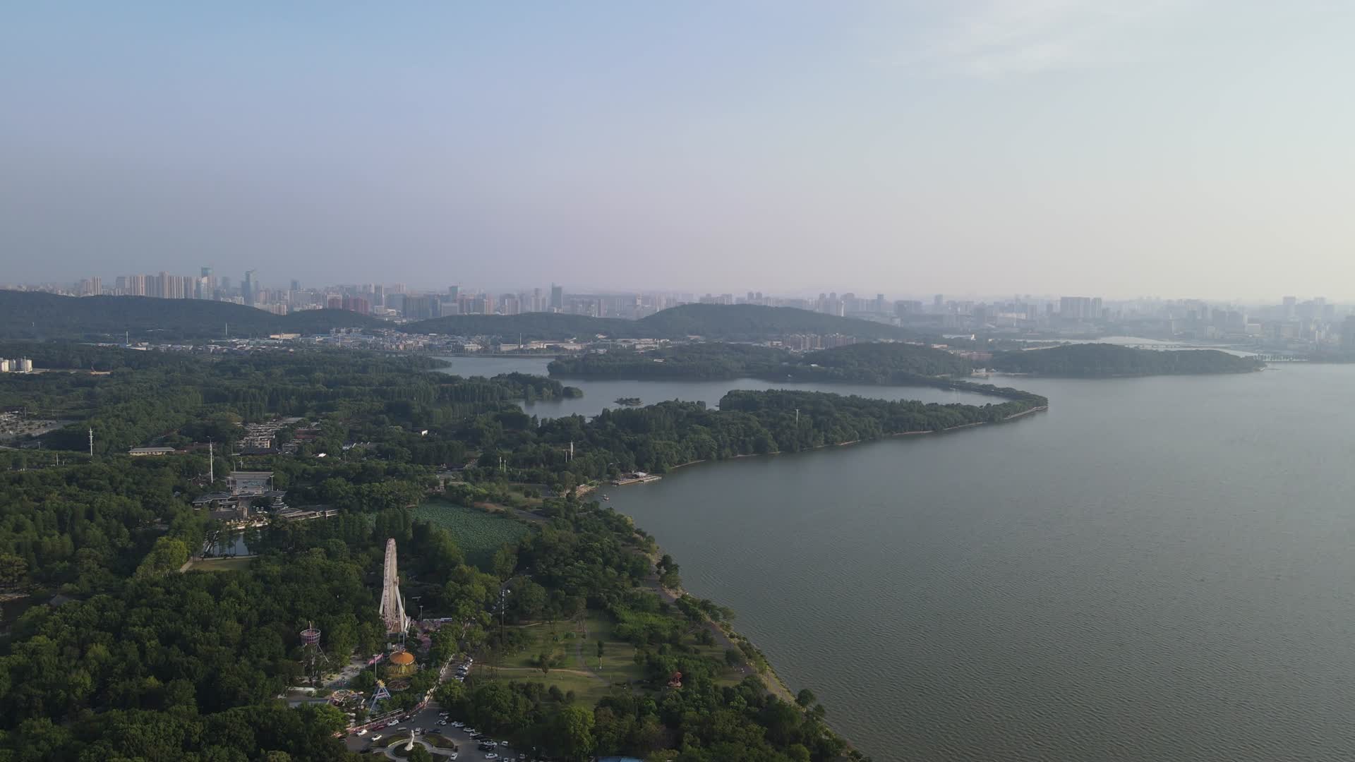 航拍湖北武汉东湖景区5A景区视频的预览图
