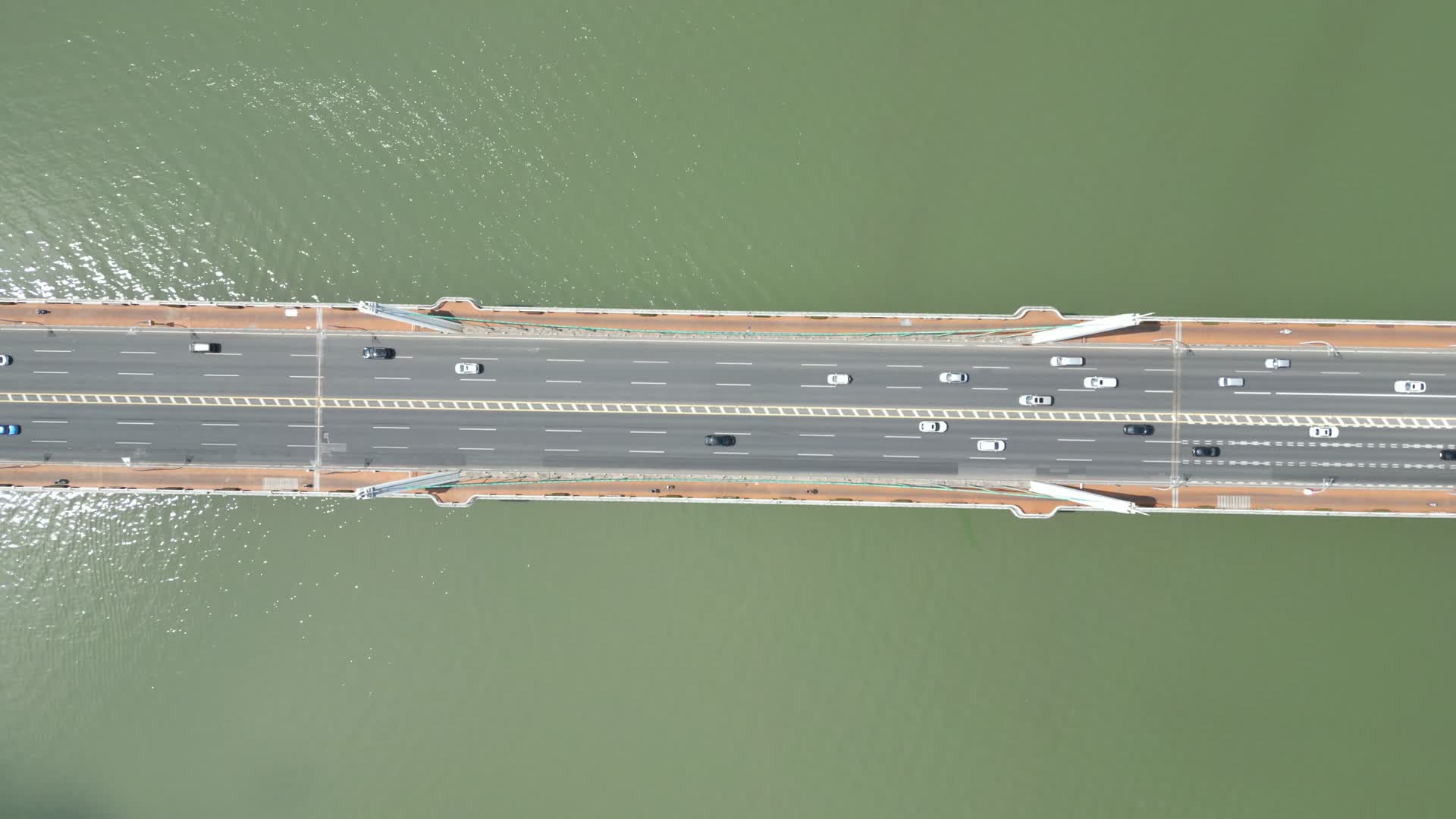 航拍江苏无锡蠡湖大桥视频的预览图