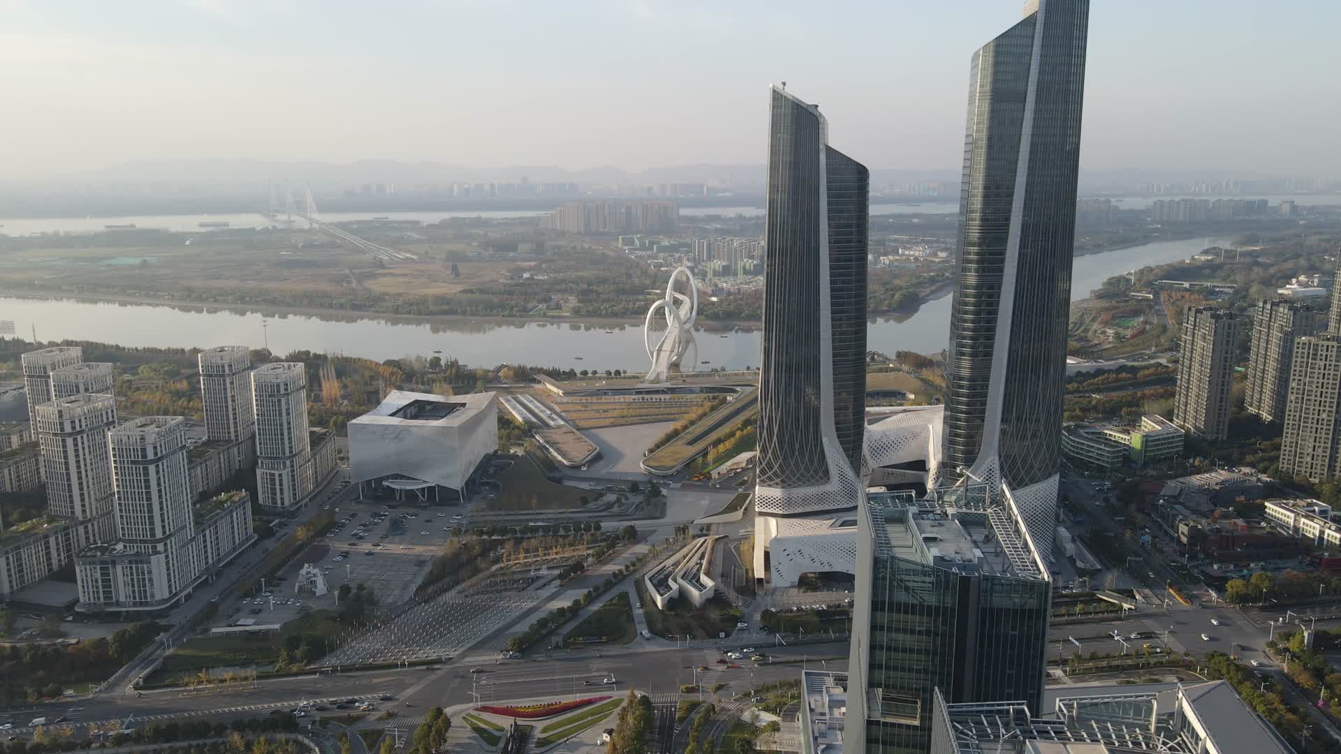 航拍南京双塔地标建筑视频的预览图