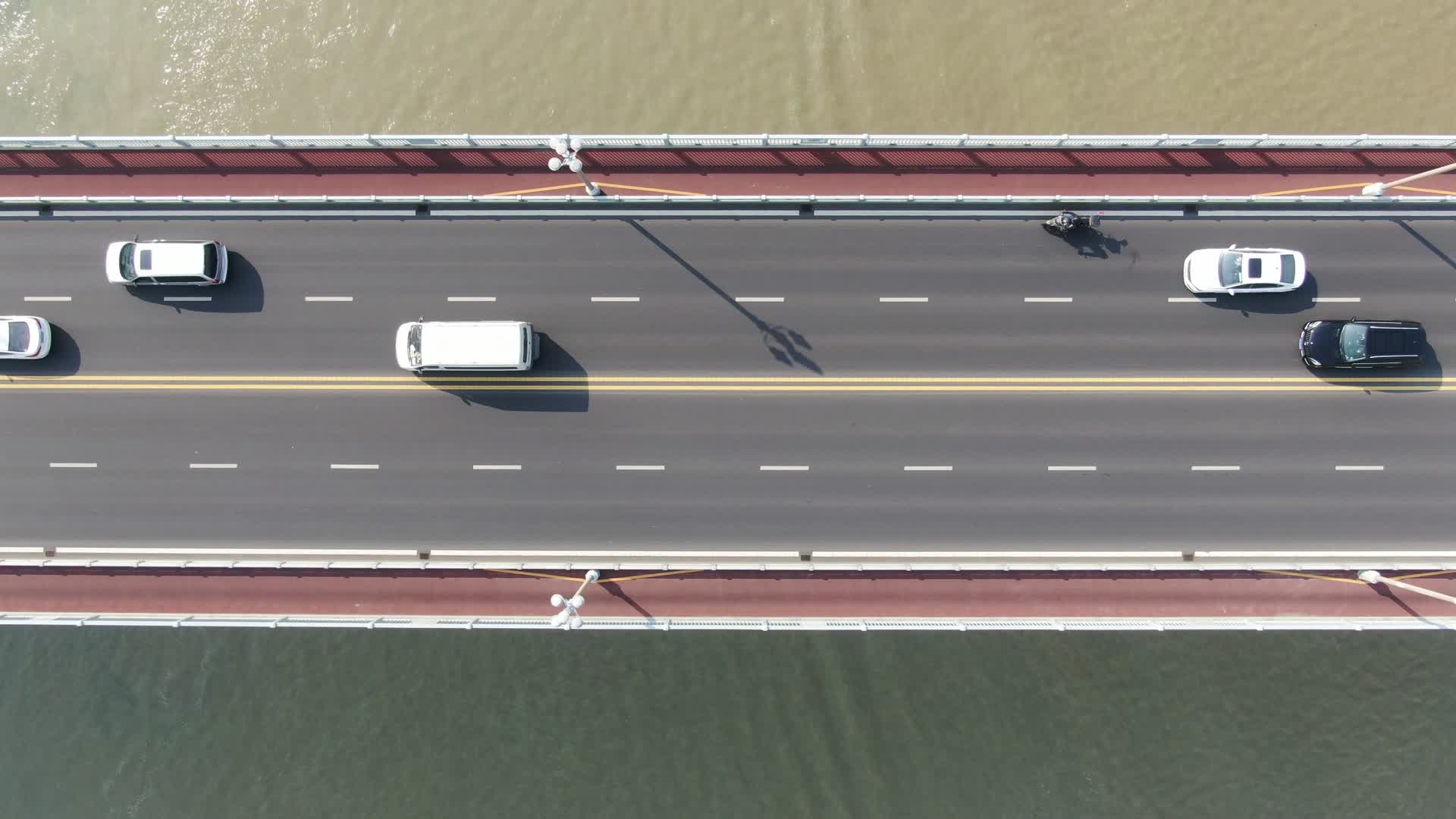 航拍南京长江大桥交通视频的预览图