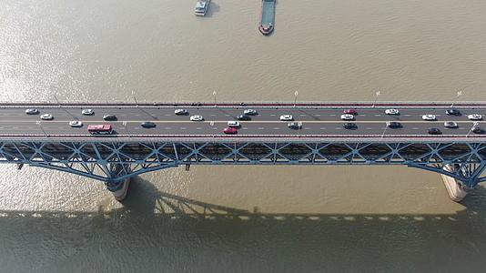 航拍南京长江大桥交通视频的预览图