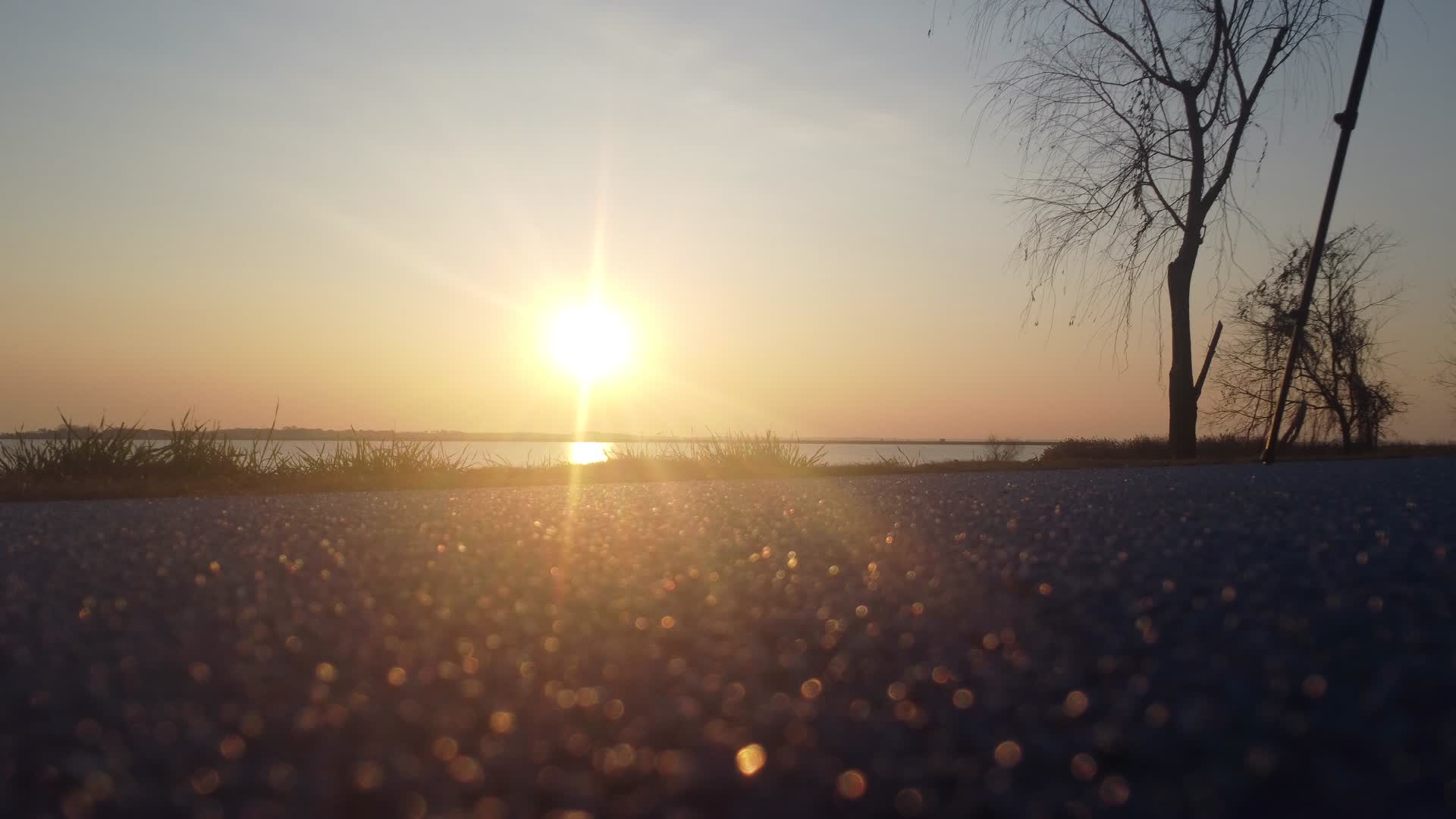 湖边夕阳视频的预览图