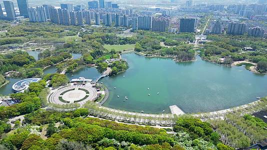 4K60帧上海浦东世纪公园航拍视频的预览图