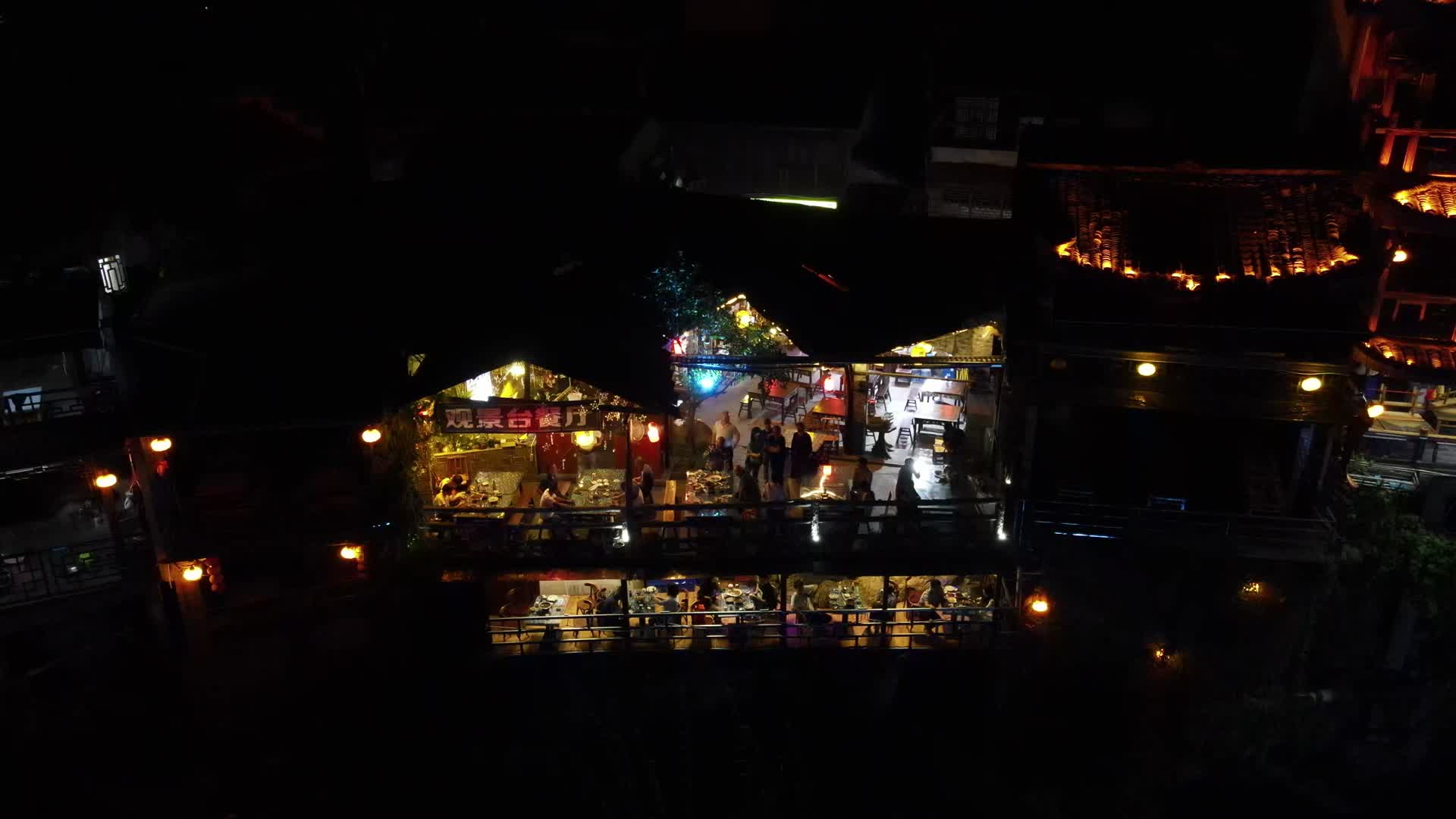 航拍湖南湘西芙蓉镇夜景视频的预览图