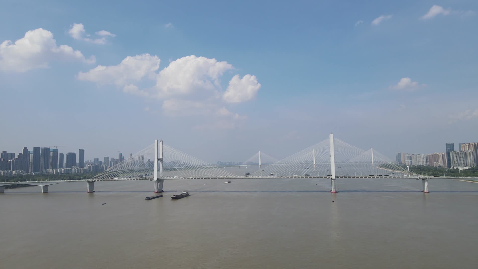 航拍湖北武汉长江二桥视频的预览图