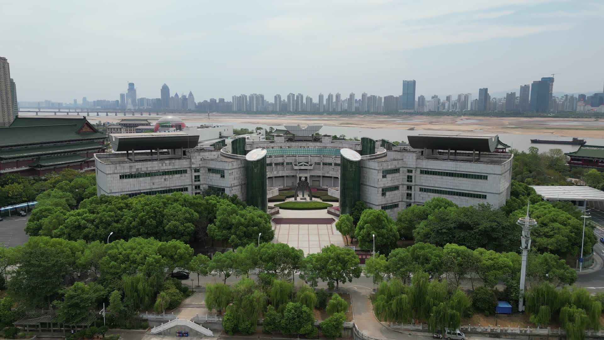 航拍江西南昌市博物馆视频的预览图