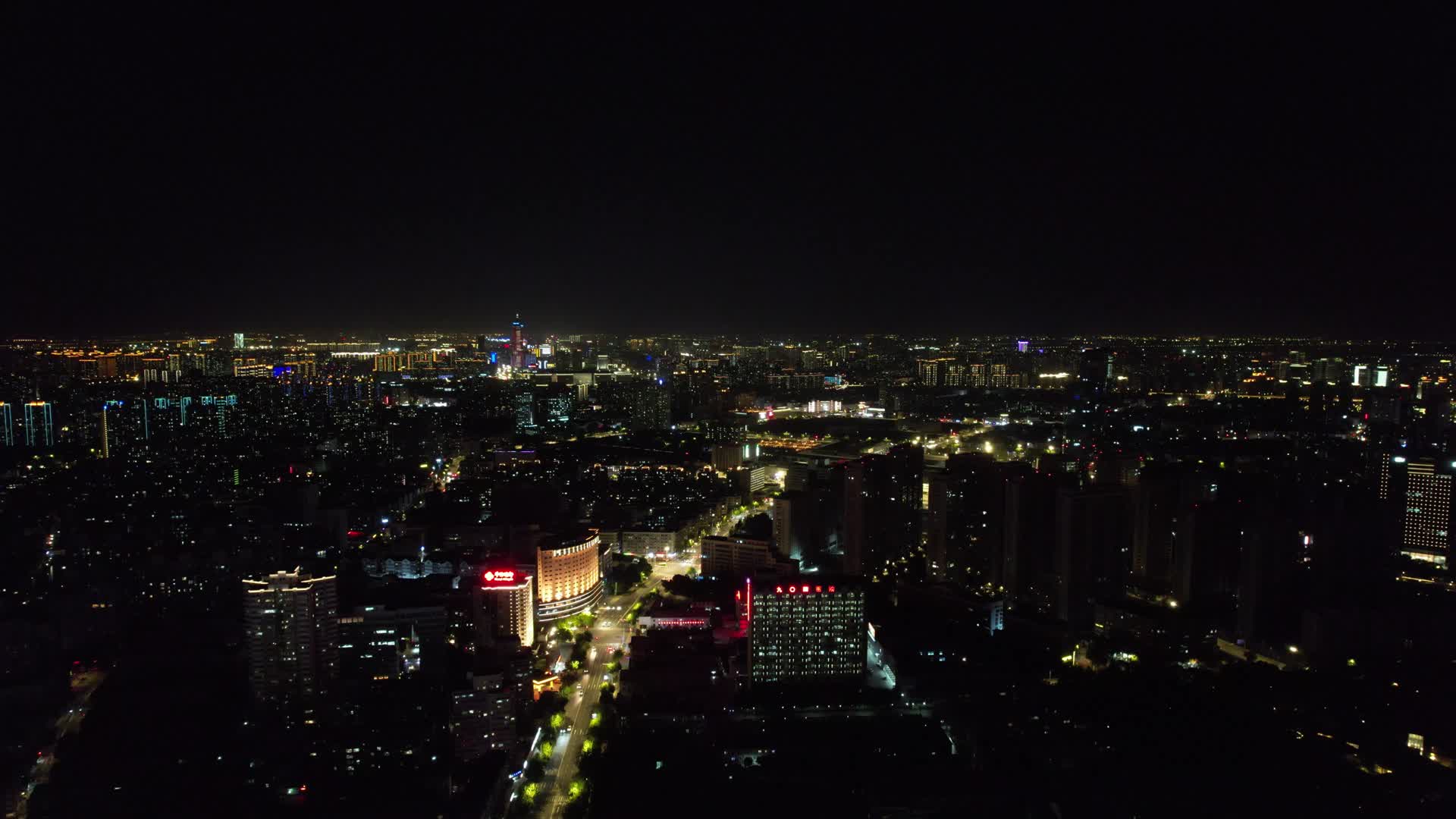 航拍江苏常州城市交通夜景视频的预览图