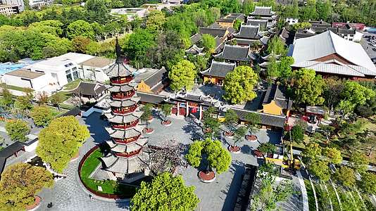 上海龙华寺航拍徐汇地标上海寺庙上海宝塔视频的预览图