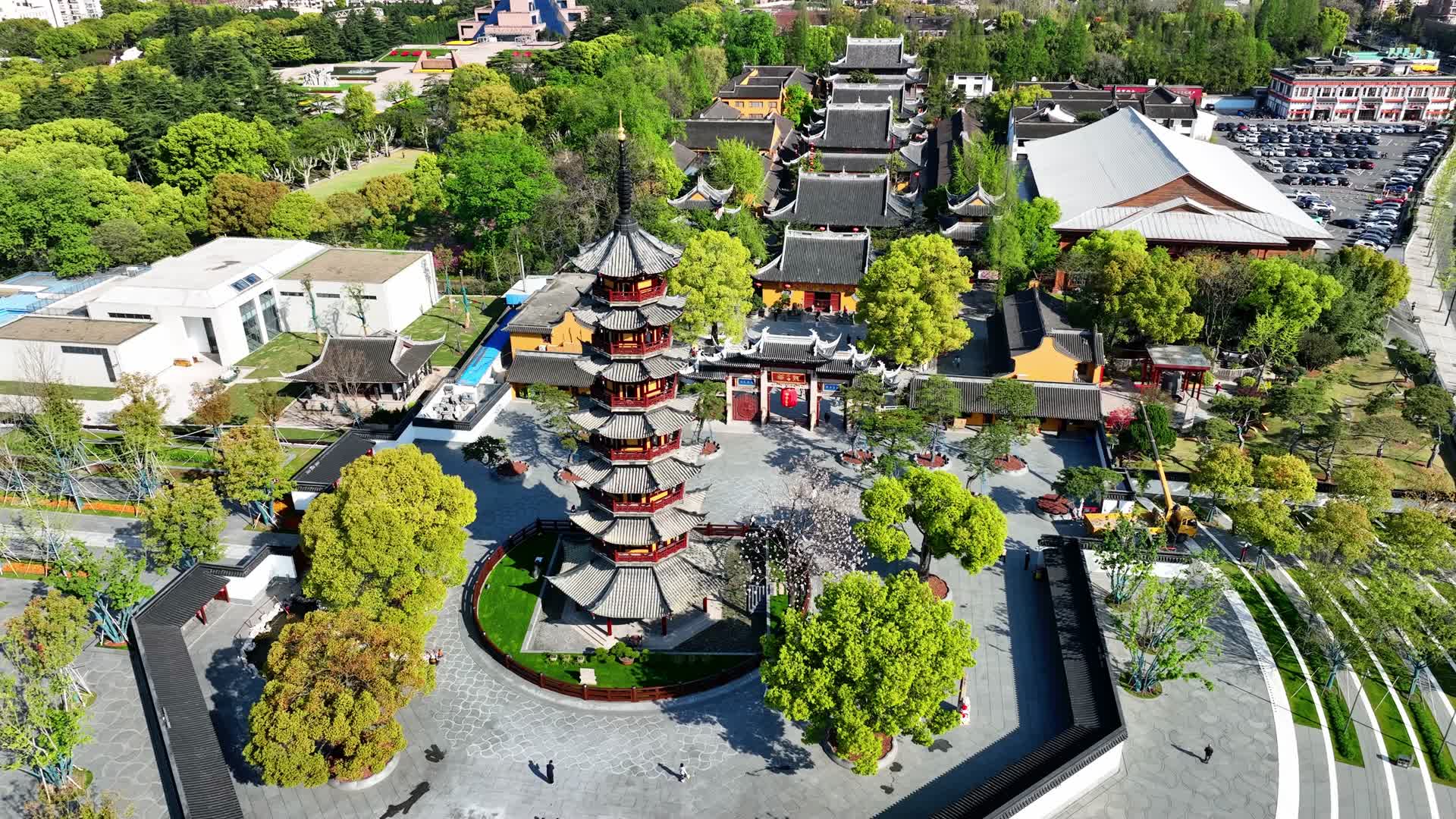 上海龙华寺航拍徐汇地标上海寺庙上海宝塔视频的预览图