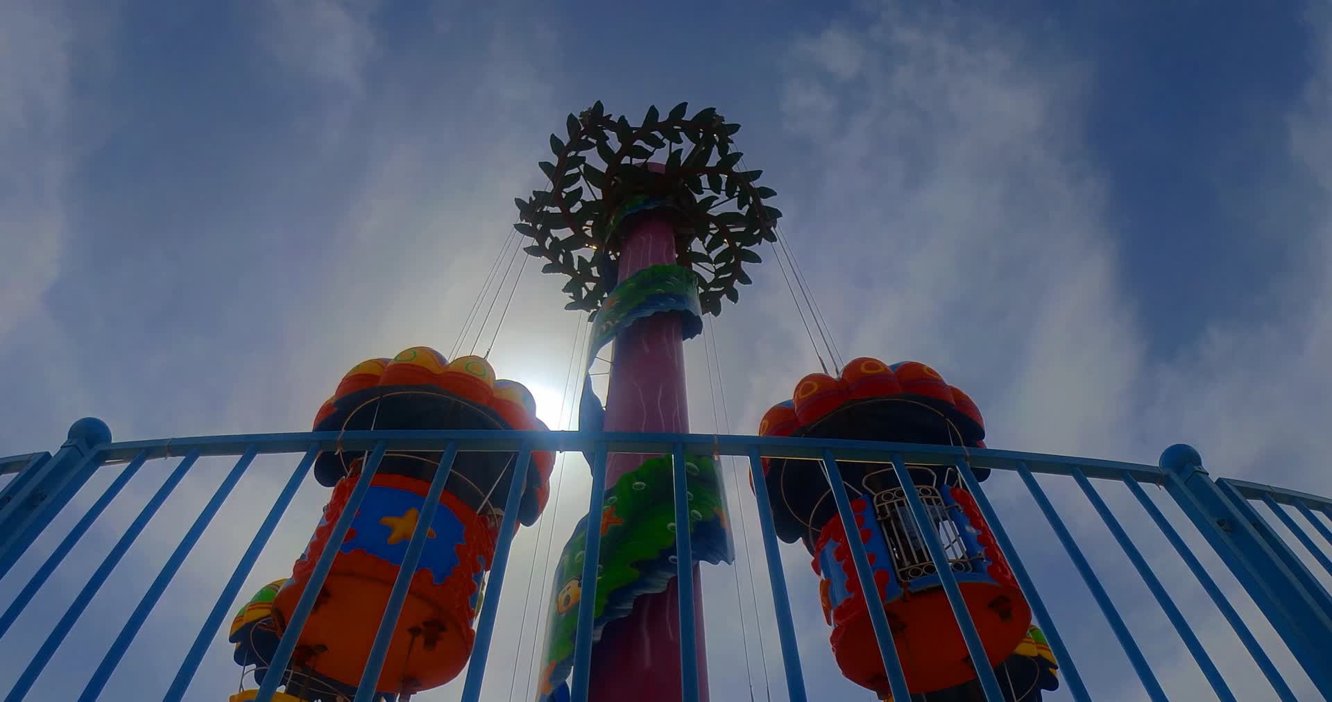 游乐场升降气球青海海东互助花漫昆仑奇幻城视频的预览图