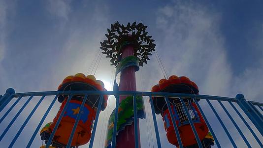游乐场升降气球青海海东互助花漫昆仑奇幻城视频的预览图