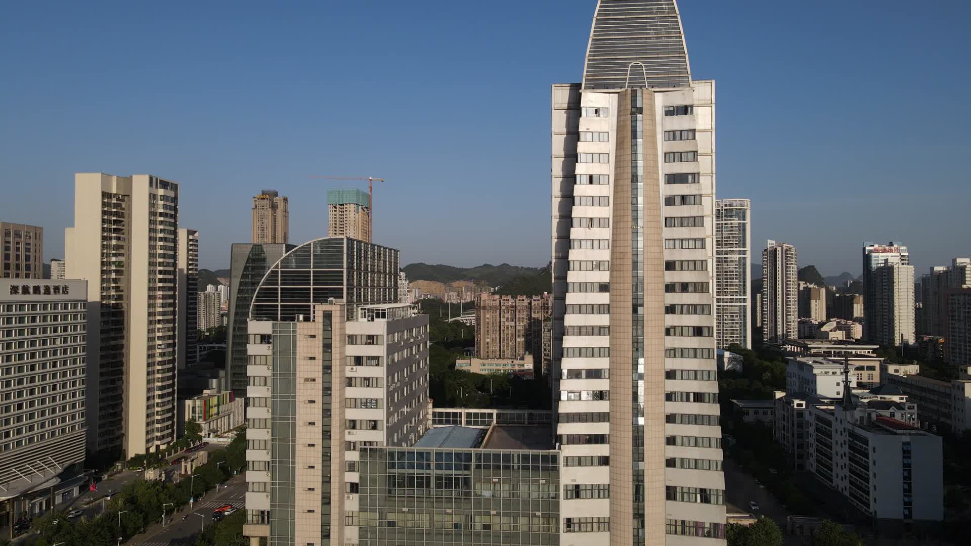 柳州城市建设高楼大厦航拍视频的预览图