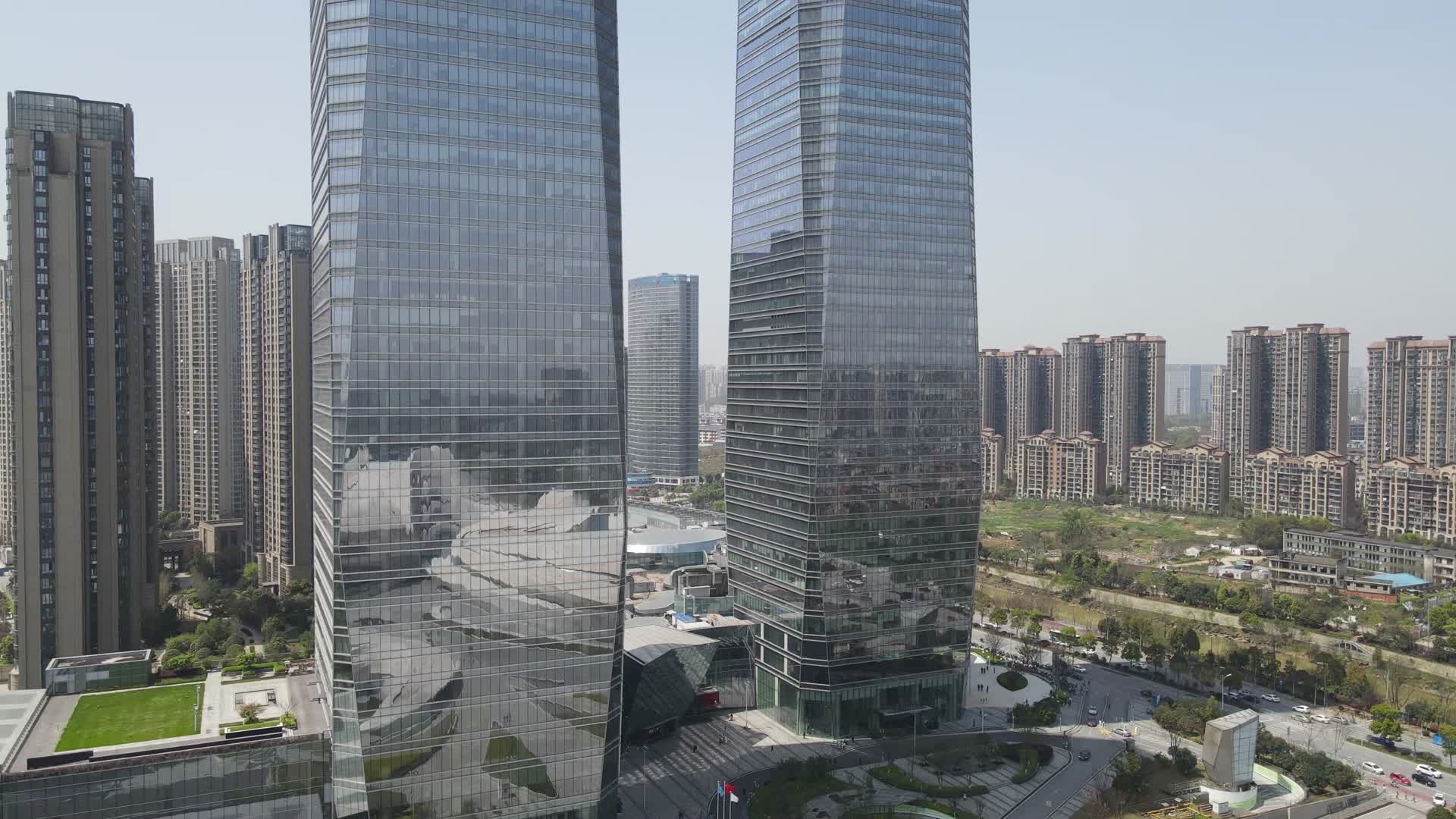 湖南长沙双子塔地标建筑航拍视频的预览图