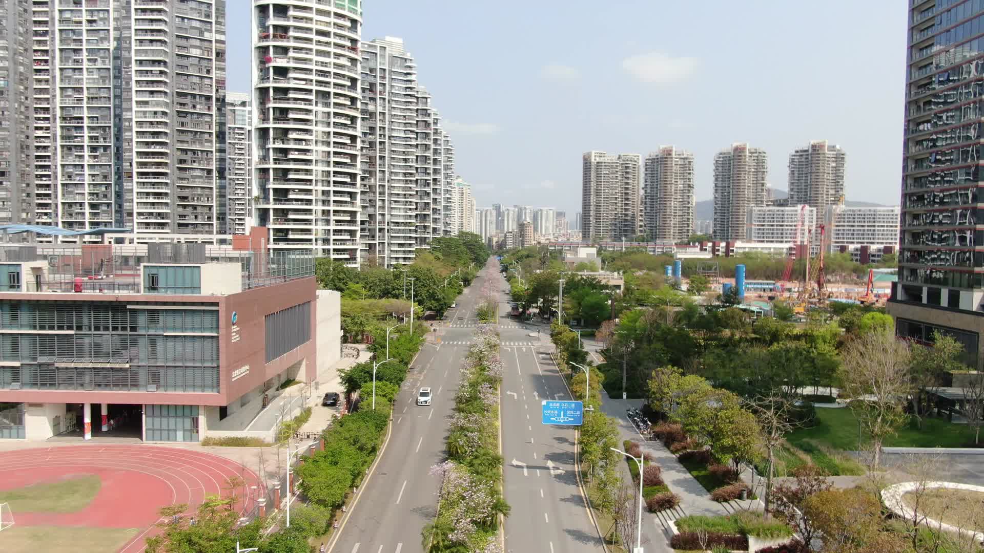 广西柳州城市风光交通航拍视频的预览图