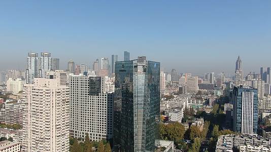 青岛城市建设高楼大厦航拍视频的预览图