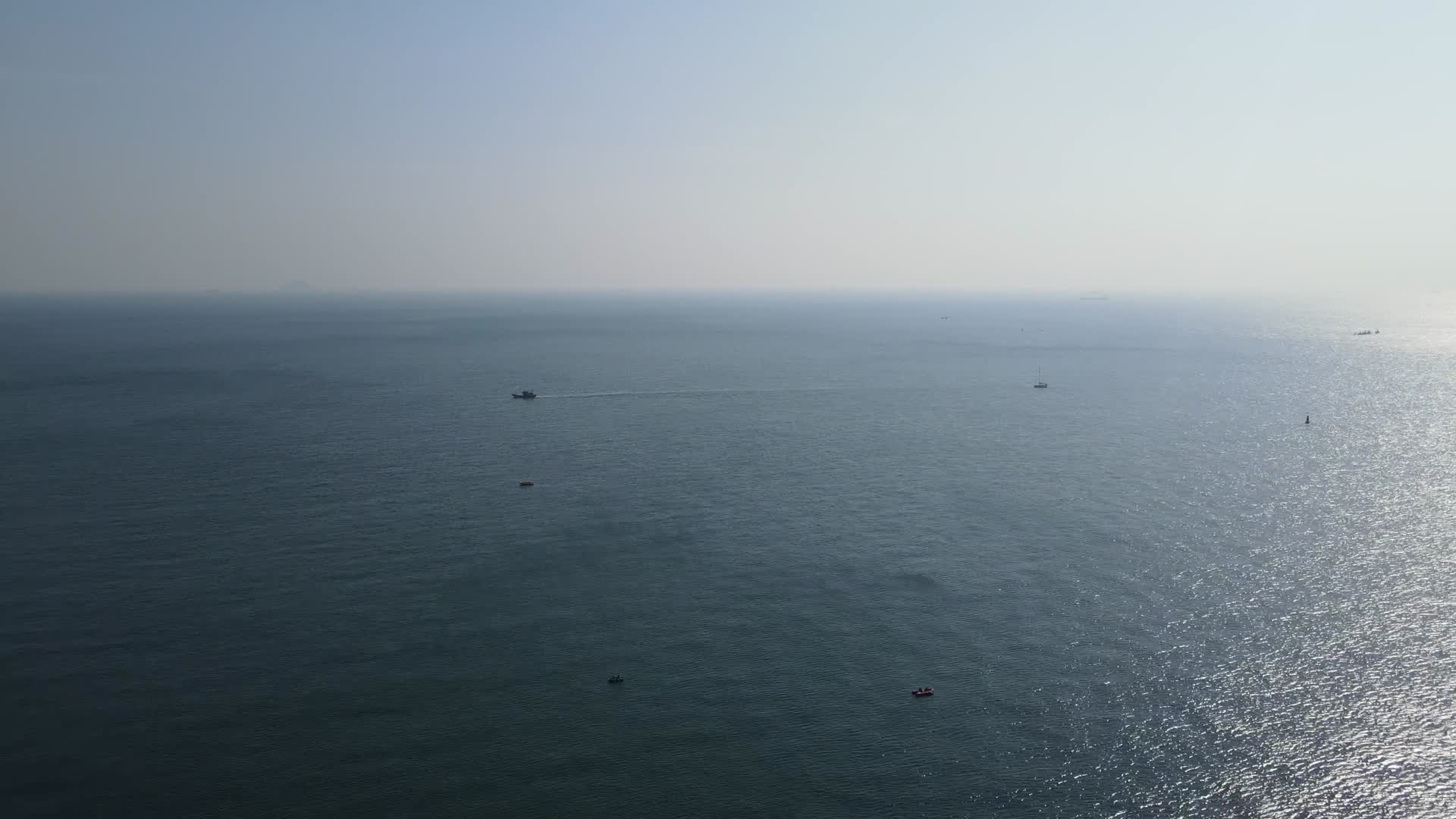 大海海洋灯塔航拍视频的预览图