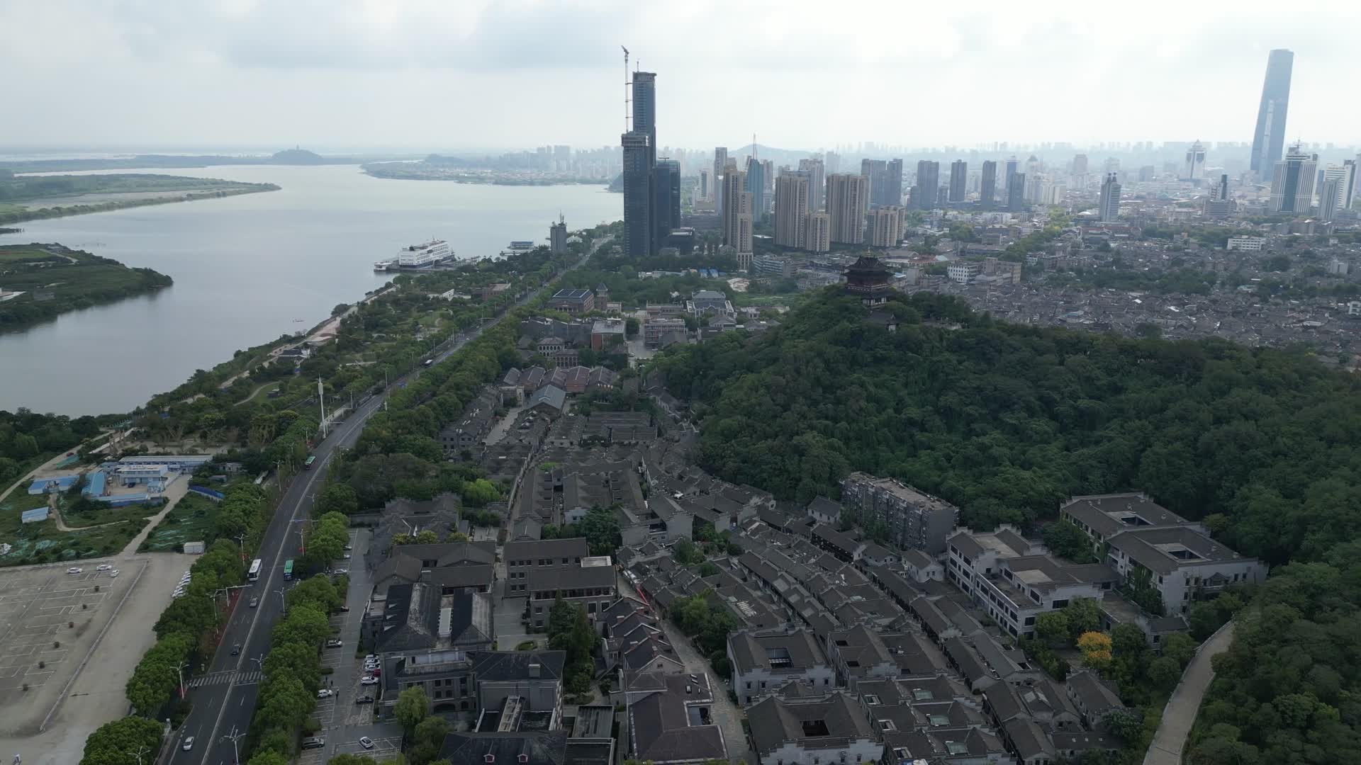 航拍江苏镇江西津渡历史文化街区视频的预览图