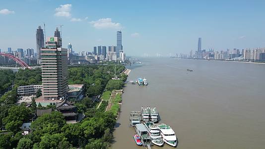 航拍湖北武汉城市长江风光视频的预览图