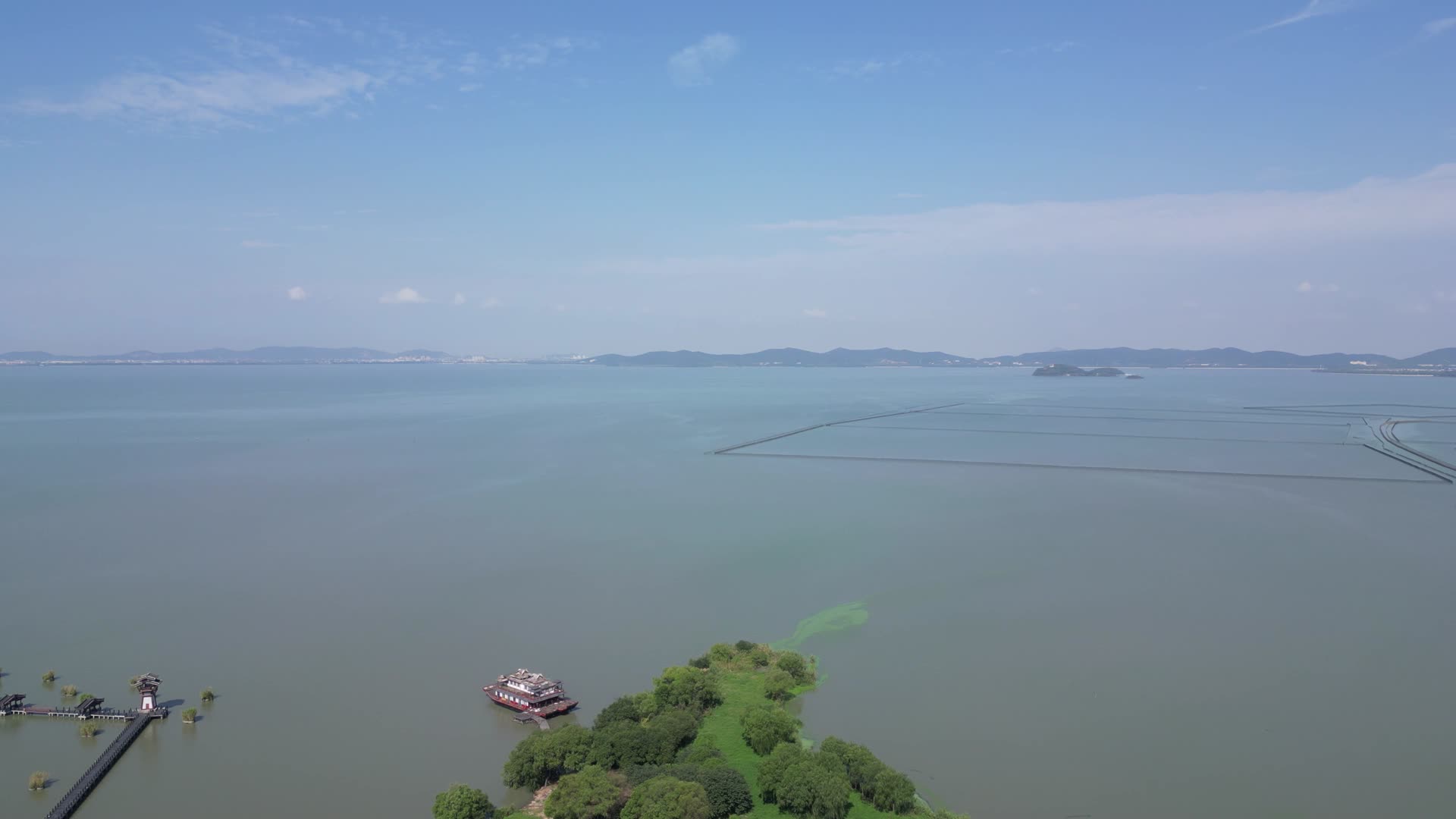 航拍江苏无锡太湖风光视频的预览图