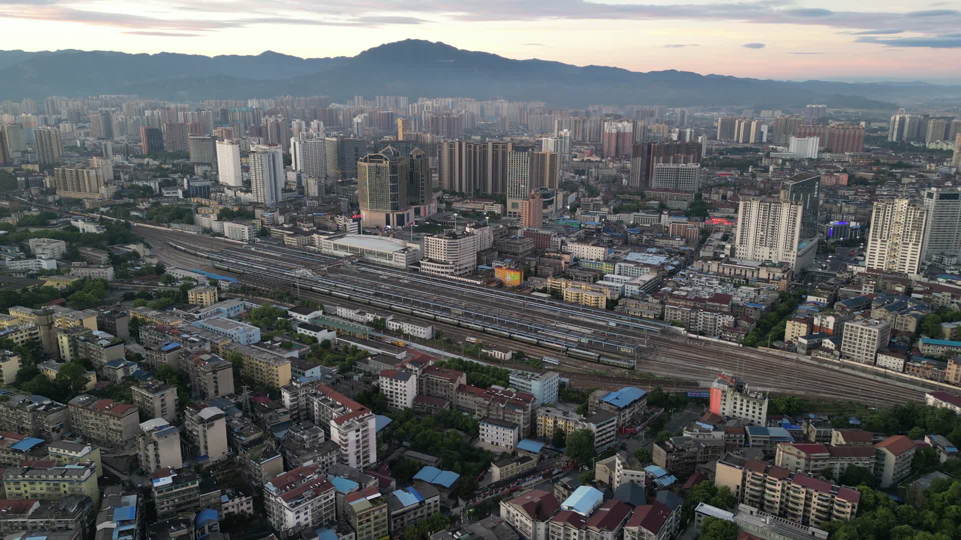 航拍湖南怀化城市建设城市大景视频的预览图
