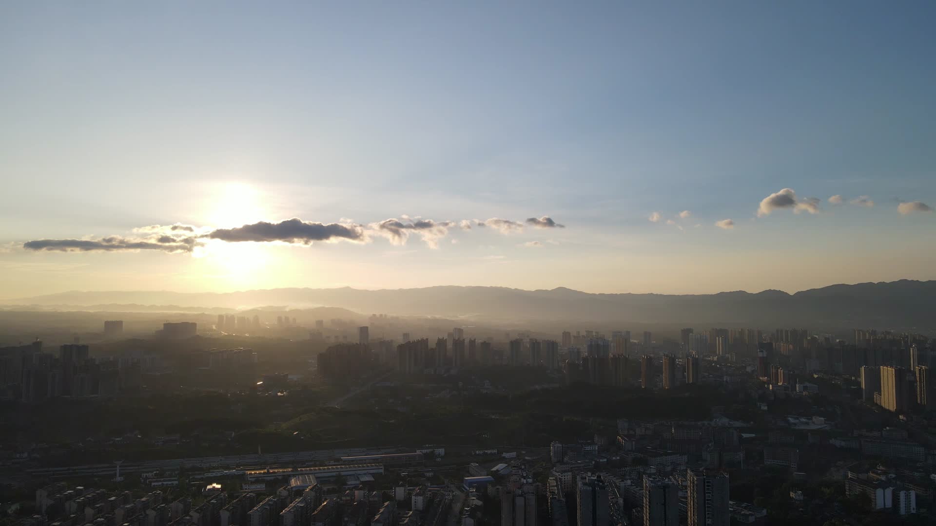 湖南湘西城市全景航拍视频的预览图