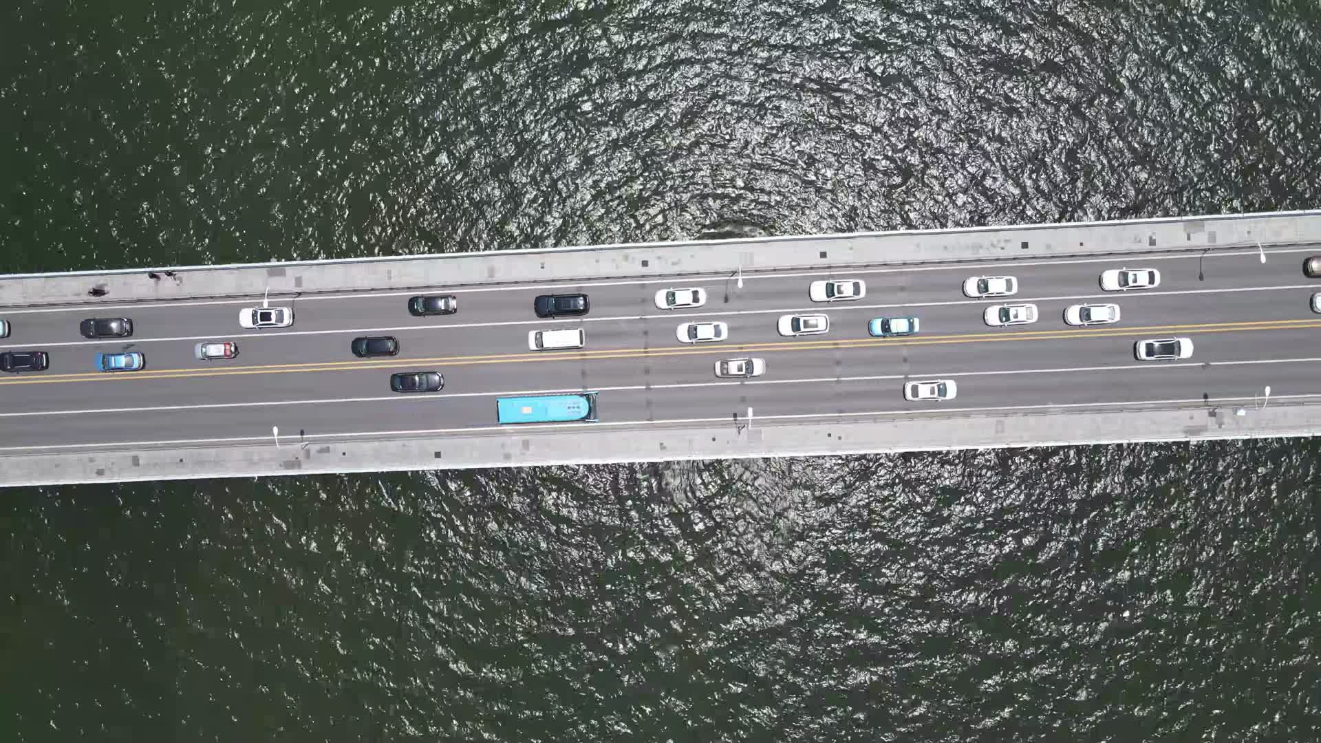 湖南长沙橘子洲大桥交通航拍视频的预览图